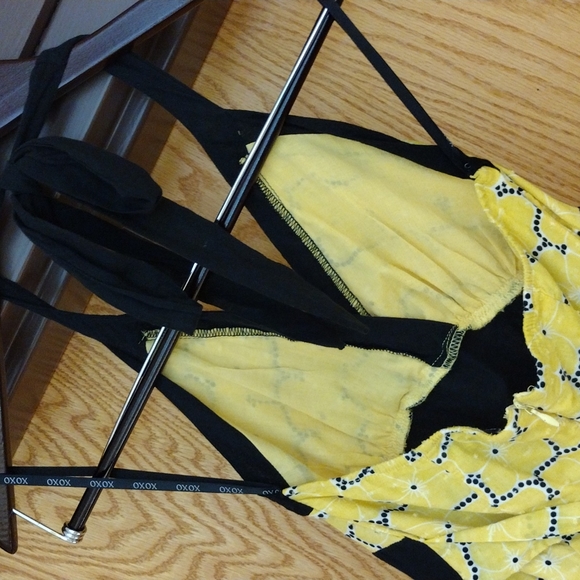 Beautiful Teen/Ladies Yellow/ Black Flower Sundress sz 5 / 6 By Xoxo - Picture 9 of 11